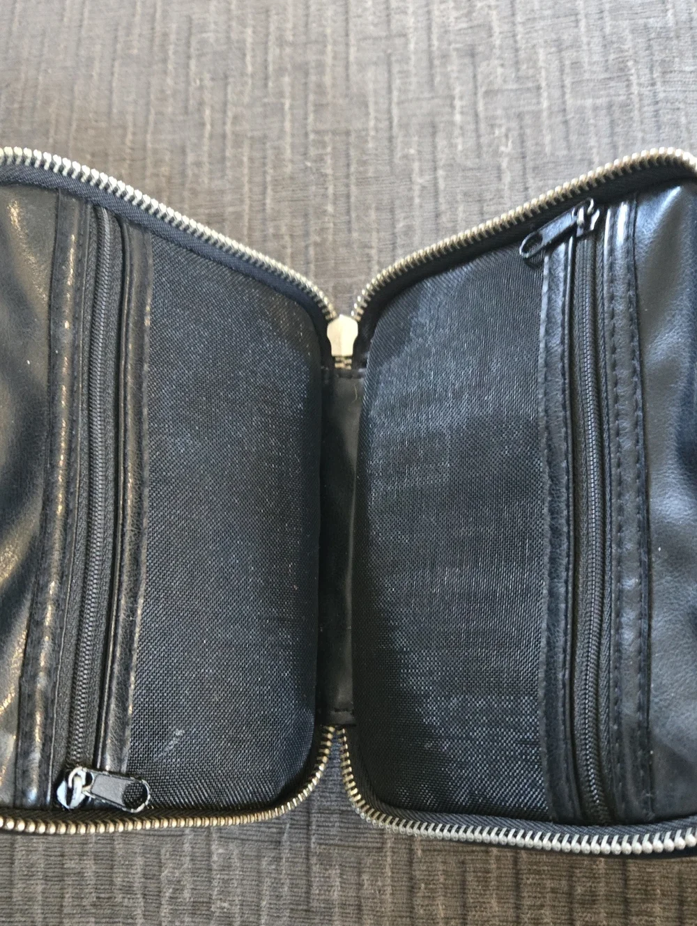 BOBBI BROWN MINI COSMETIC CASE. #8174.